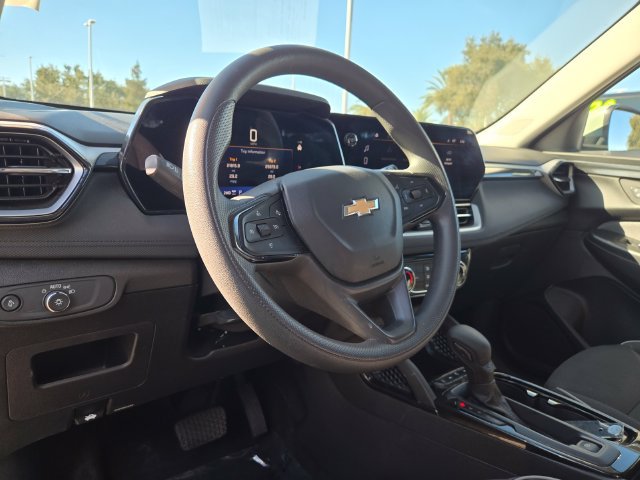Used 2025 Chevrolet TrailBlazer LT AWD/4WD image 12