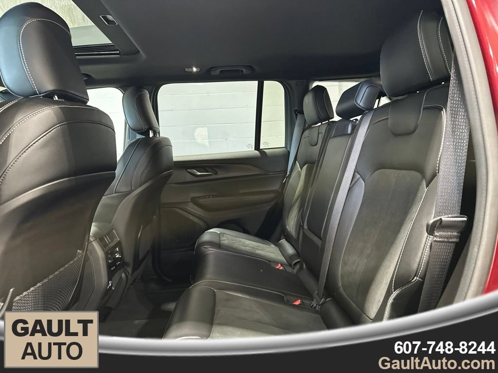 Used 2025 Jeep Grand Cherokee Altitude AWD/4WD image 14