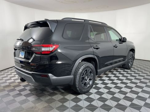 New 2025 Honda Pilot TrailSport image 9