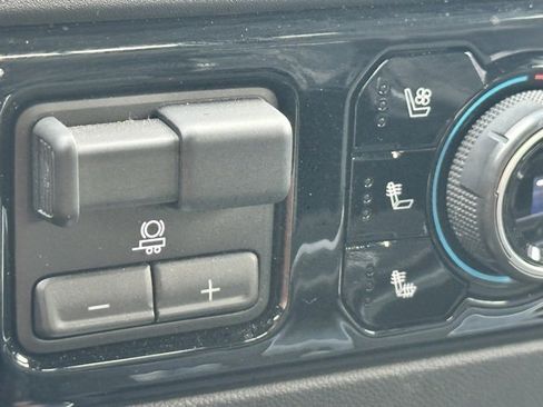 Used 2024 Chevrolet Silverado 2500 LTZ w/ LTZ Convenience Package image 17