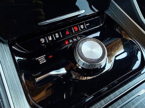 Used 2024 Jeep Wagoneer Series II image 18