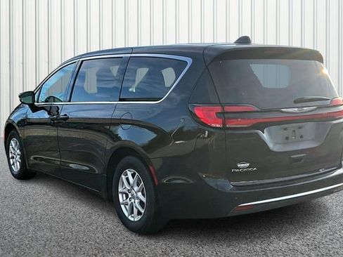 Used 2024 Chrysler Pacifica Touring-L image 11