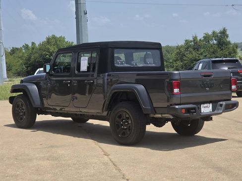Used 2024 Jeep Gladiator Sport AWD/4WD image 4