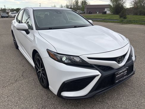 Used 2023 Toyota Camry SE FWD image 2