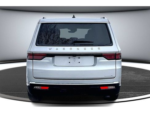 Used 2024 Jeep Wagoneer Series III AWD/4WD image 6