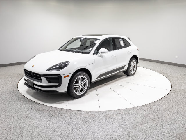 Used 2024 Porsche Macan w/ Premium Plus Package AWD/4WD image 33