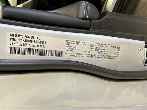 New 2025 Jeep Grand Cherokee Limited image 31