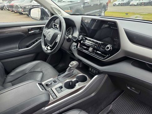 Used 2022 Toyota Highlander Limited image 13