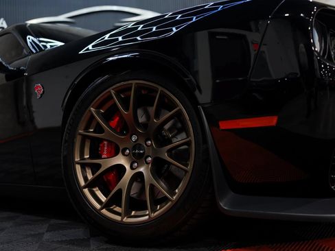 Used 2016 Dodge Challenger SRT Hellcat RWD image 5