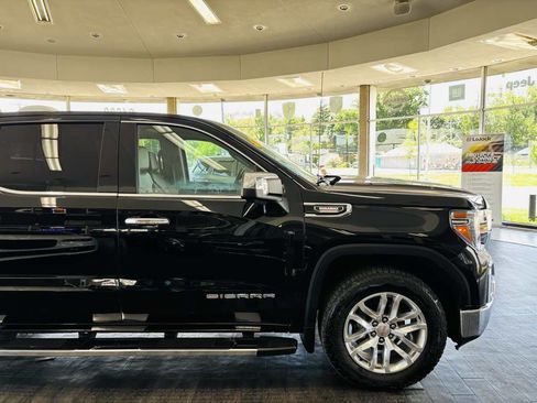 Used 2022 GMC Sierra 1500 SLT w/ SLT Premium Plus Package AWD/4WD image 4