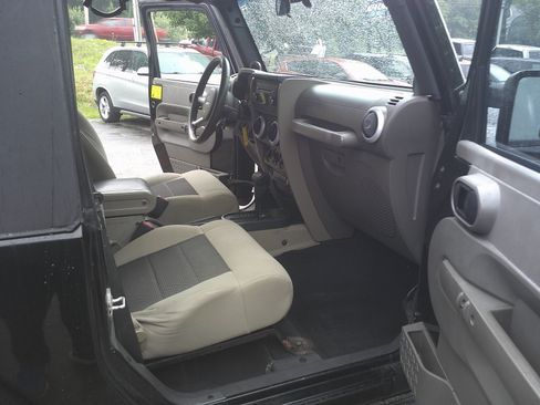 Used 2010 Jeep Wrangler Sahara AWD/4WD image 16