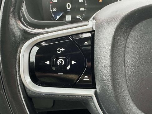 Used 2018 Volvo XC90 T6 Momentum w/ Convenience Package image 32