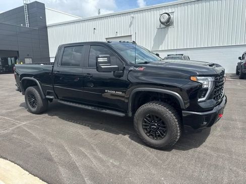 Used 2025 Chevrolet Silverado 2500 ZR2 w/ Technology Package AWD/4WD image 2