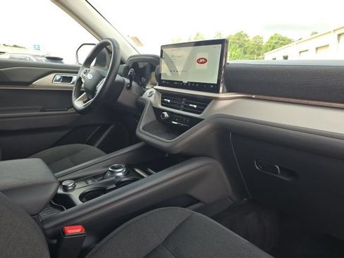 Used 2025 Ford Explorer Active RWD image 21