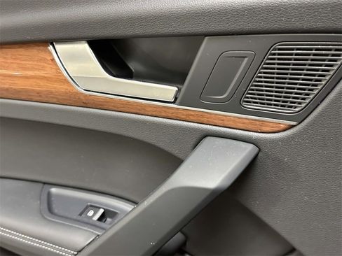 Used 2023 Audi Q5 2.0T Premium Plus w/ Premium Plus Package image 17