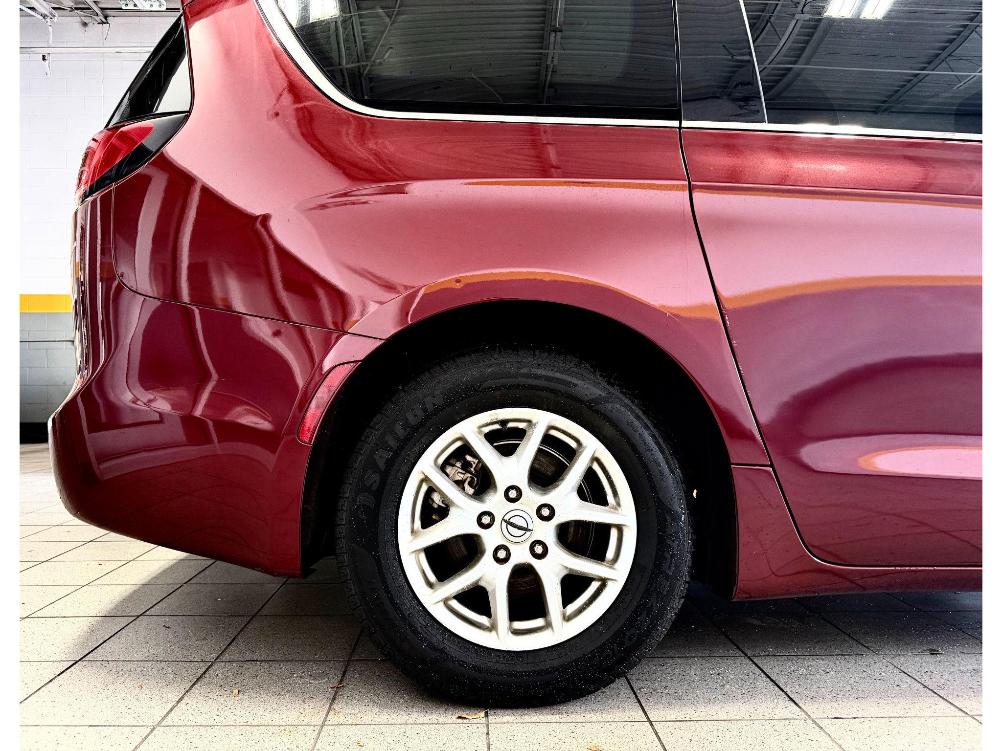 Used 2021 Chrysler Pacifica Touring-L FWD image 6