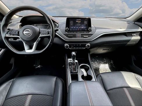Used 2025 Nissan Altima 2.5 SR FWD image 9