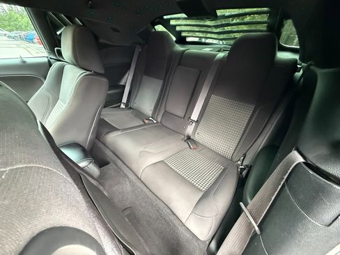 Used 2019 Dodge Challenger SXT image 9