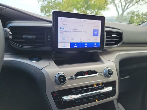 Used 2023 Ford Explorer XLT RWD image 23