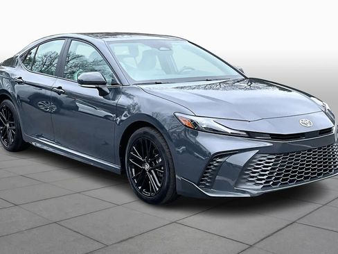 Used 2026 Toyota Camry SE image 3