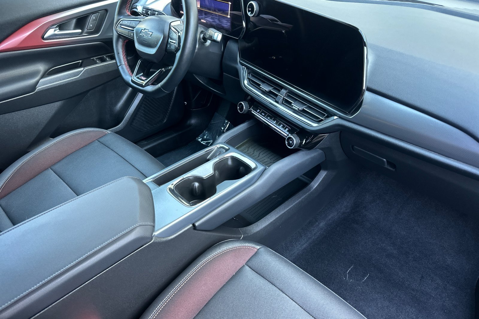 Used 2024 Chevrolet Equinox EV RS FWD image 19