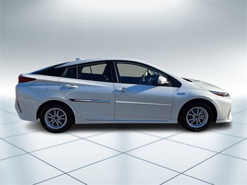 Used 2022 Toyota Prius Prime XLE image 3