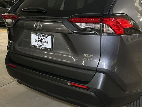 Used 2020 Toyota RAV4 XLE Premium AWD/4WD image 5
