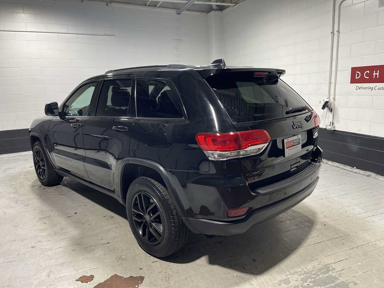 Used 2019 Jeep Grand Cherokee Limited AWD/4WD image 4