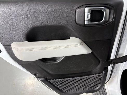 Used 2023 Jeep Wrangler Unlimited Sahara image 34