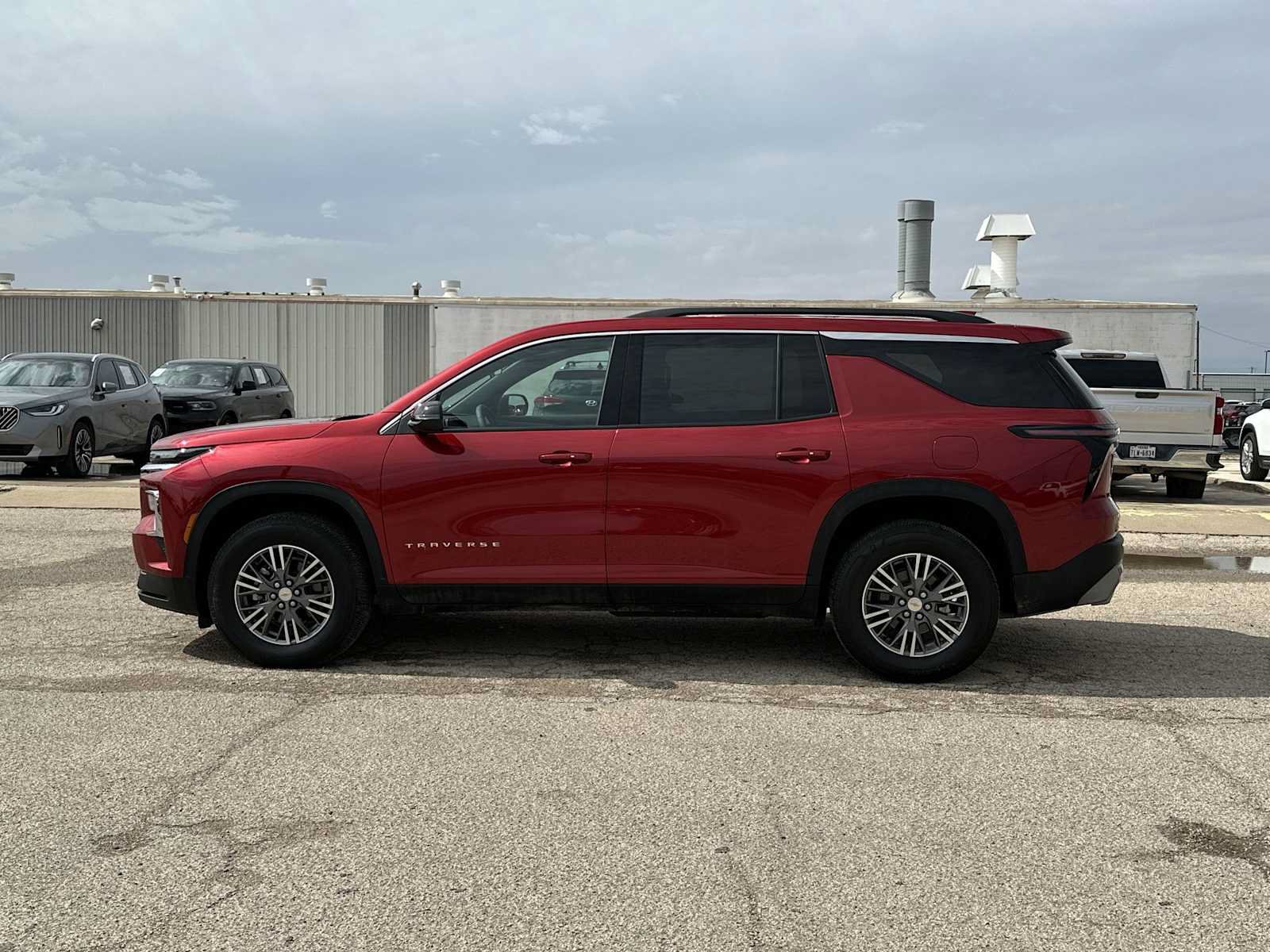 Used 2027 Chevrolet Traverse LT FWD image 11