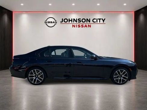 Used 2025 BMW 740i xDrive w/ Premium Package AWD/4WD image 3