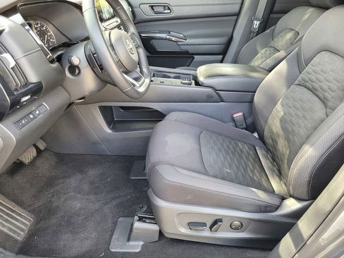 Used 2024 Nissan Pathfinder SV w/ SV Premium Package image 20