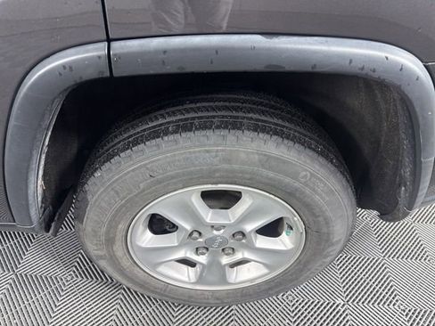 Used 2014 Jeep Grand Cherokee Laredo w/ Security & Convenience Group image 12