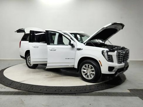 Used 2025 GMC Yukon XL Denali AWD/4WD image 10