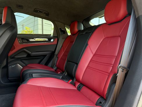 Certified 2024 Porsche Cayenne Turbo GT AWD/4WD image 31