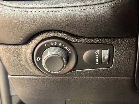 Used 2024 Dodge Durango SXT image 46