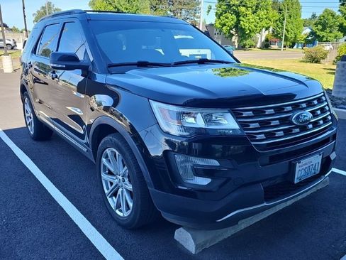 Used 2017 Ford Explorer XLT w/ Class II Trailer Tow Package AWD/4WD image 3