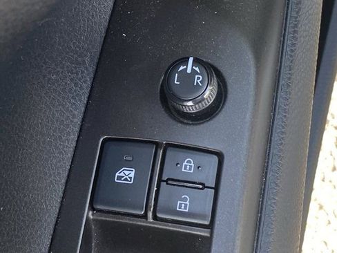 Used 2021 Toyota Camry SE FWD image 16