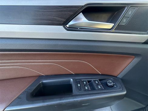 Used 2022 Volkswagen Atlas SE w/ Panoramic Sunroof Package image 11