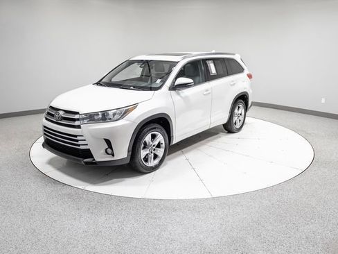 Used 2017 Toyota Highlander Limited FWD image 39