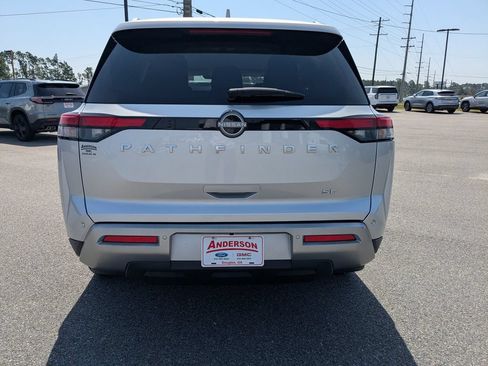 Used 2025 Nissan Pathfinder SL FWD image 7