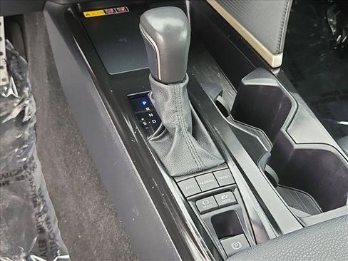 Used 2025 Toyota Camry SE FWD image 17