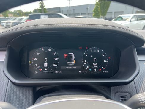 Used 2024 Land Rover Discovery Dynamic SE AWD/4WD image 24