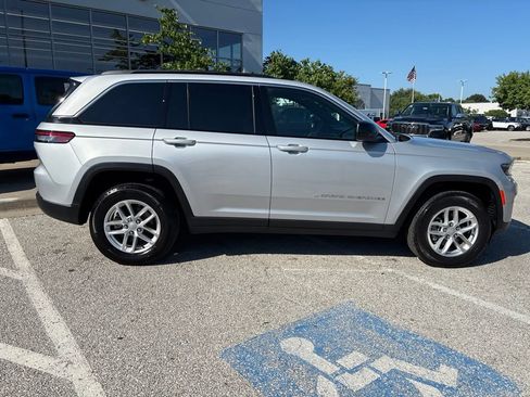 Used 2024 Jeep Grand Cherokee Laredo X w/ Luxury Tech Group I AWD/4WD image 33