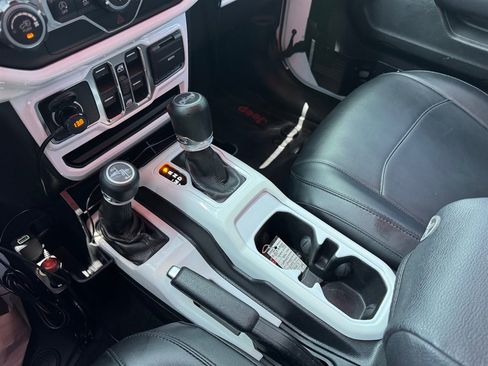 Used 2019 Jeep Wrangler Unlimited Sport S AWD/4WD image 19