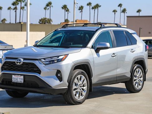 Used 2025 Toyota RAV4 XLE Premium w/ Weather Package FWD image 3