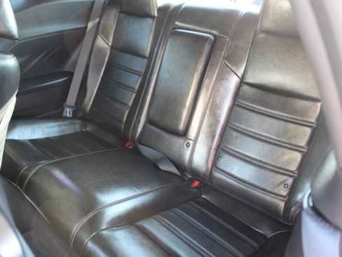 Used 2014 Dodge Challenger SXT RWD image 13