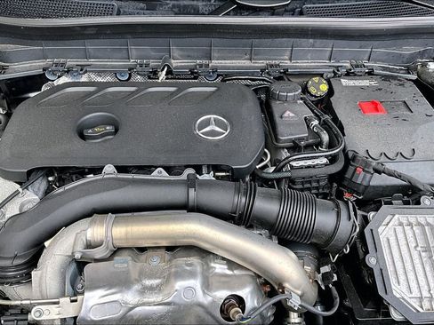 Used 2026 Mercedes-Benz GLB 250 4MATIC image 9