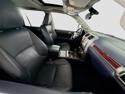 Used 2018 Lexus GX 460 image 23