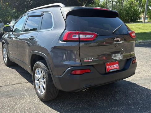 Used 2017 Jeep Cherokee Latitude w/ Cold Weather Group AWD/4WD image 7
